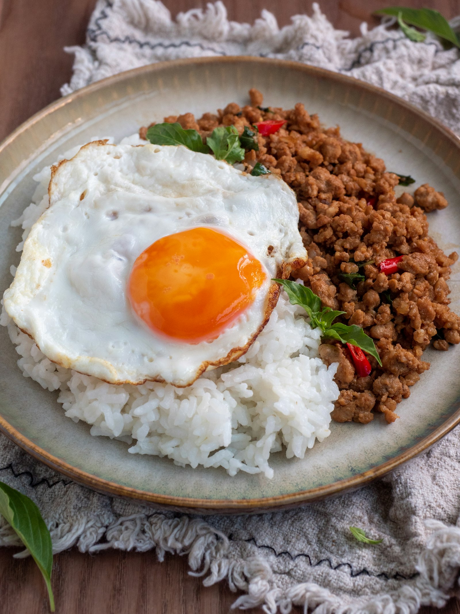 ผัดกะเพราจานเด็ดของร้านตามใจสั่ง